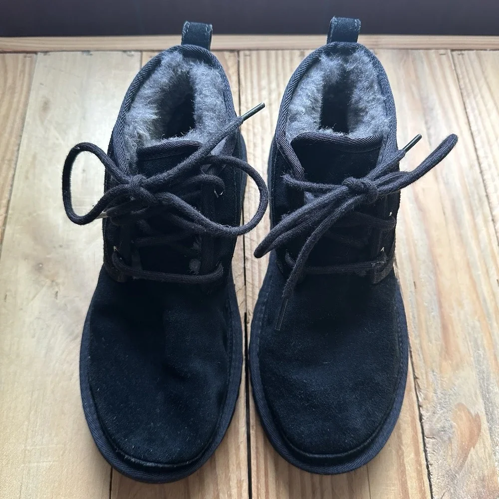 UGG Australia 3236 Chukka Neumel Men's Suede Boots Size 7 Black Shoe